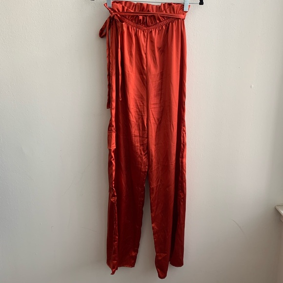 Fashion Nova Satin Crop Top and Pant Set Medium - Picture 4 of 9